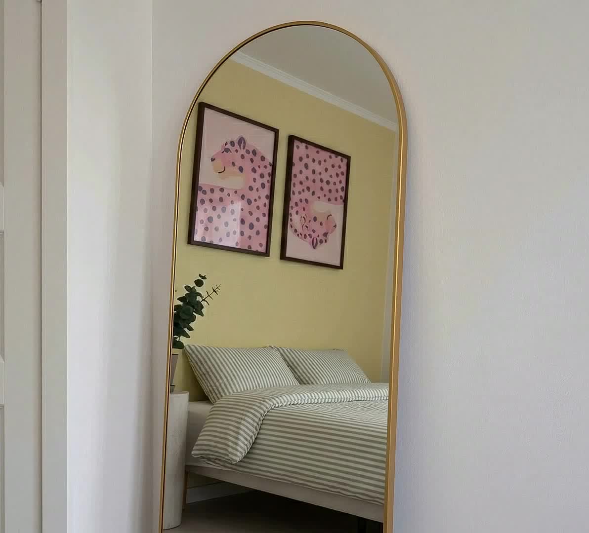 Reshoot Studio detail shot of the arch mirror in the bedroom